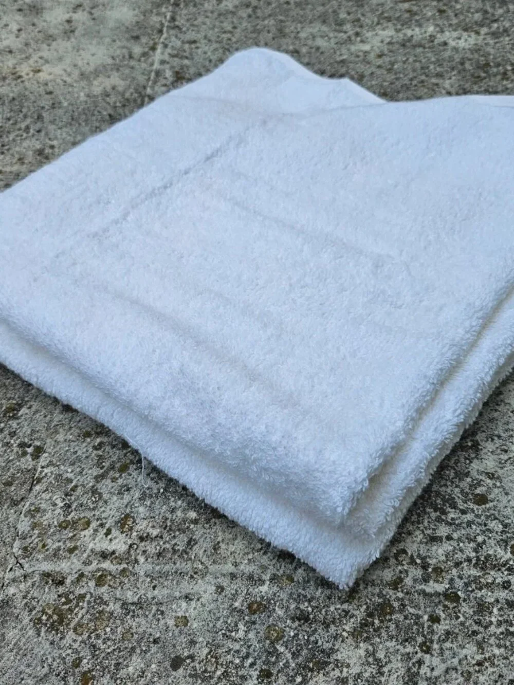 Bath Towel White Cotton Long Towel Luxury Towel 28 x 56 inches NWT
